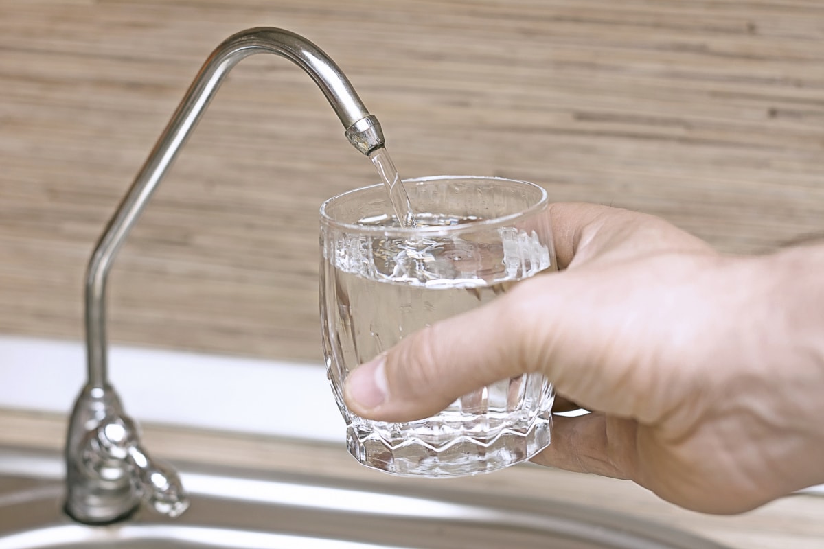 Jak uzyskać krystalicznie czystą wodę w domu?